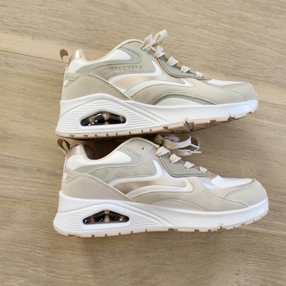 Beautiful Pair of Skechers Sneakers Size 3
